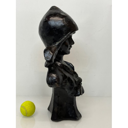 279 - Decorative Art Nouveau bust of a female, marked to the rear.

This lot is available for in-house shi... 