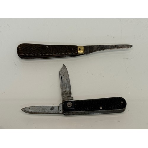 284 - Cutlery, two folding pocket knives Sheffield lambsfoot.

This lot is available for in-house shipping