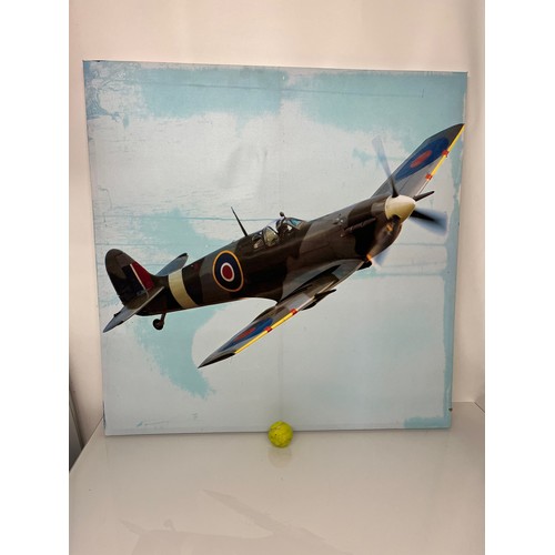 495 - Militaria, RAF aircraft WWII, a large picture on Canvas of a Supermarine Spitfire, 100 cm x 100 cm

... 