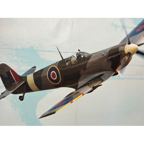 495 - Militaria, RAF aircraft WWII, a large picture on Canvas of a Supermarine Spitfire, 100 cm x 100 cm

... 