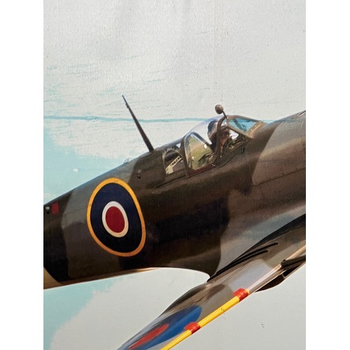 495 - Militaria, RAF aircraft WWII, a large picture on Canvas of a Supermarine Spitfire, 100 cm x 100 cm

... 