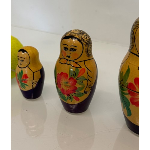 80 - Russian dolls, a graduated set of four dolls.

This lot is available for in-house shipping