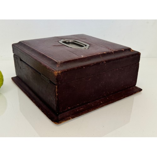 83 - Desk top storage box, Morocco leather covering outside and a lined interior.

This lot is available ... 