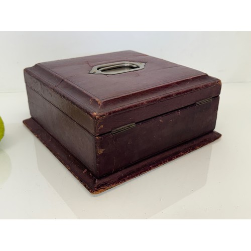 83 - Desk top storage box, Morocco leather covering outside and a lined interior.

This lot is available ... 