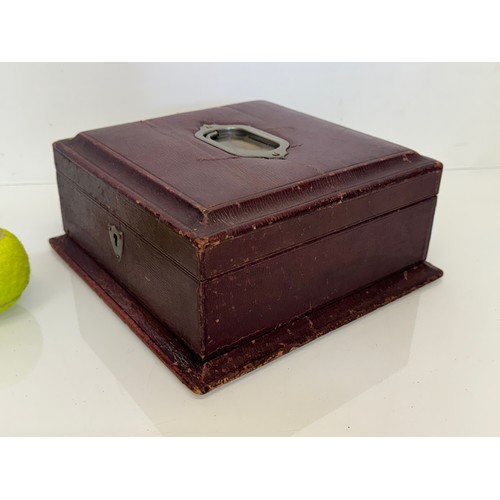 83 - Desk top storage box, Morocco leather covering outside and a lined interior.

This lot is available ... 