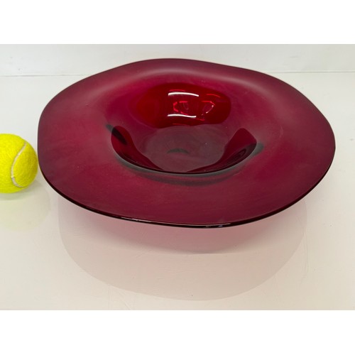 88 - A large dark red coloured art glass bowl 34 cm in diameter.

This lot is available for in-house ship... 