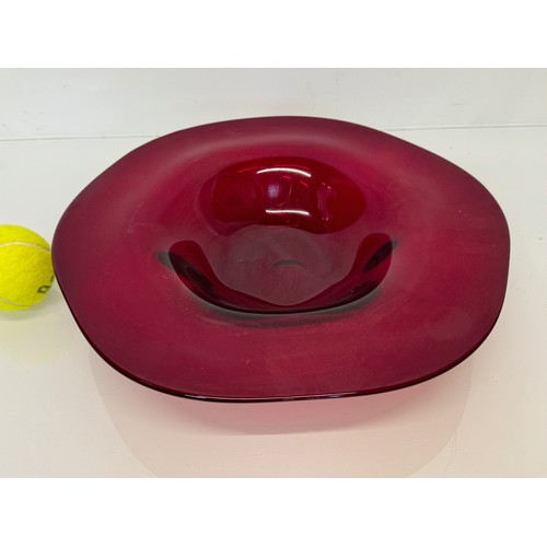 88 - A large dark red coloured art glass bowl 34 cm in diameter.

This lot is available for in-house ship... 