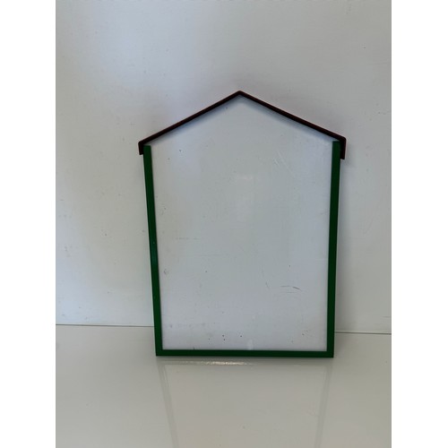 91 - A Gites de France wipe board with a corporate colour schemed steel framework,  37 cm x 26 cm.

This ... 