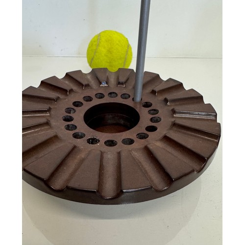 240 - Bakelite desk stand 18 cm in diameter.

This lot is available for in-house shipping