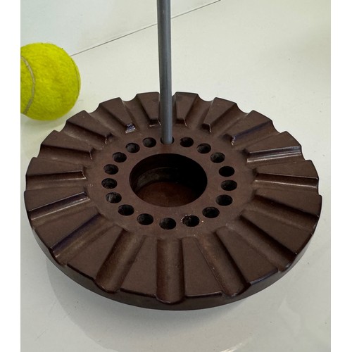 240 - Bakelite desk stand 18 cm in diameter.

This lot is available for in-house shipping