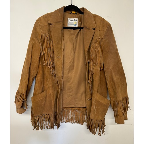 386 - Vintage Fashion, fringed suede leather jacket made in USA.

This lot is available for in-house shipp... 