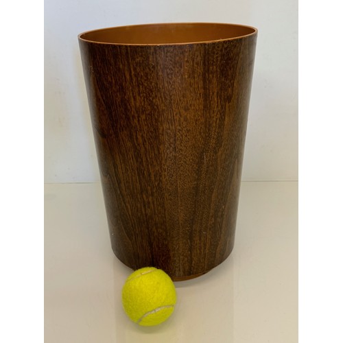 395 - Mid century furniture, a wood effect plastic bin. 22cm diameter x 33 cm tall.

This lot is available... 