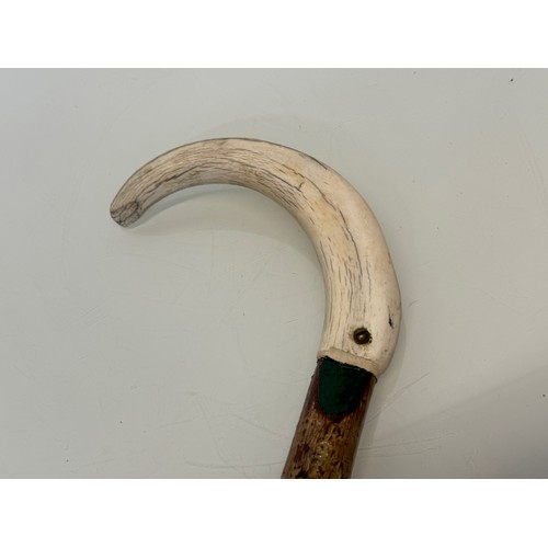 398 - Tall walking stick with a horn handle, 109 cm overall length.

This lot is available for in-house sh... 