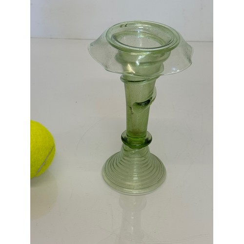 400 - Single glass apern with spiral decoration, 18 cm tall.

This lot is available for in-house shipping