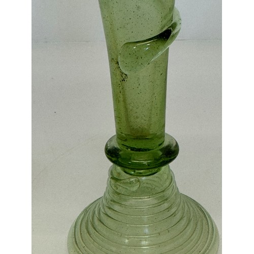 400 - Single glass apern with spiral decoration, 18 cm tall.

This lot is available for in-house shipping