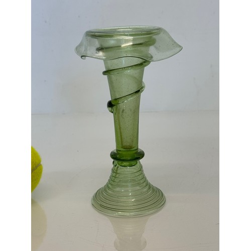 400 - Single glass apern with spiral decoration, 18 cm tall.

This lot is available for in-house shipping