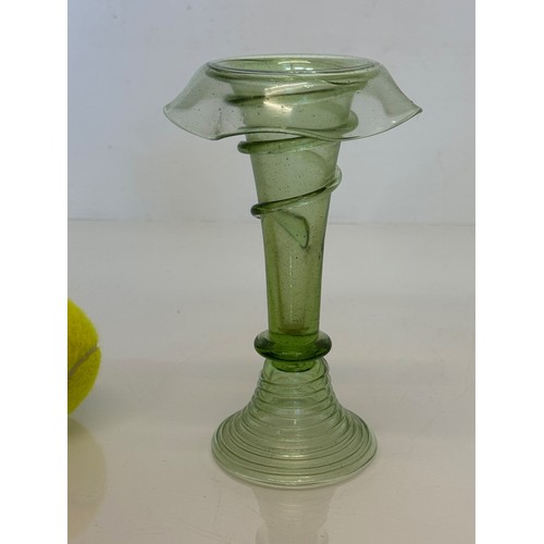 400 - Single glass apern with spiral decoration, 18 cm tall.

This lot is available for in-house shipping