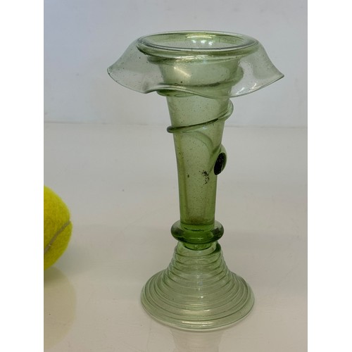 400 - Single glass apern with spiral decoration, 18 cm tall.

This lot is available for in-house shipping