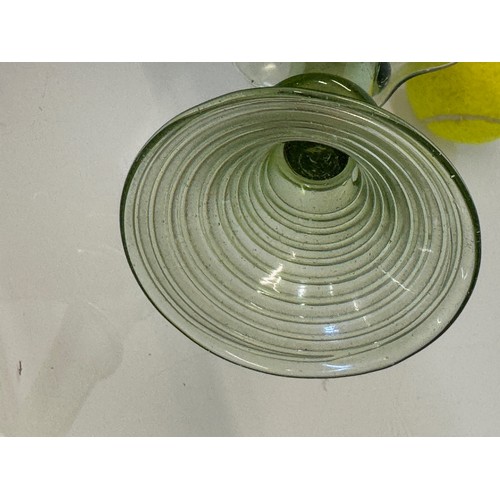 400 - Single glass apern with spiral decoration, 18 cm tall.

This lot is available for in-house shipping