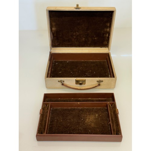 406 - Jewellery case with separated inner storage and tray to the top, 25 cm x 18 cm x 8 cm.

This lot is ... 