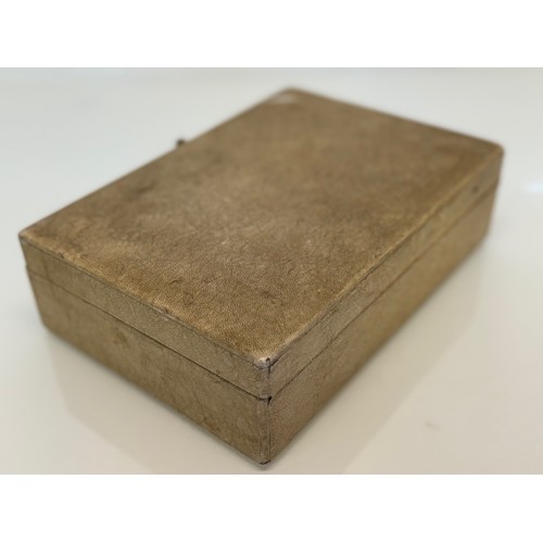 406 - Jewellery case with separated inner storage and tray to the top, 25 cm x 18 cm x 8 cm.

This lot is ... 