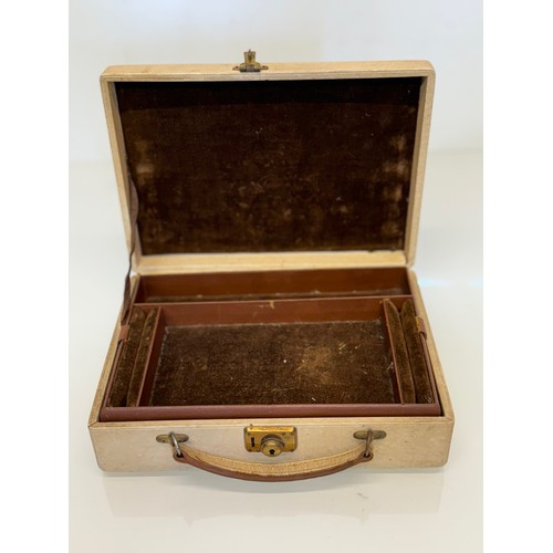 406 - Jewellery case with separated inner storage and tray to the top, 25 cm x 18 cm x 8 cm.

This lot is ... 