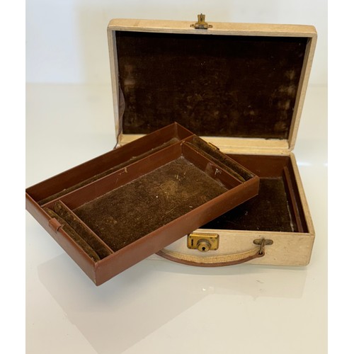 406 - Jewellery case with separated inner storage and tray to the top, 25 cm x 18 cm x 8 cm.

This lot is ... 