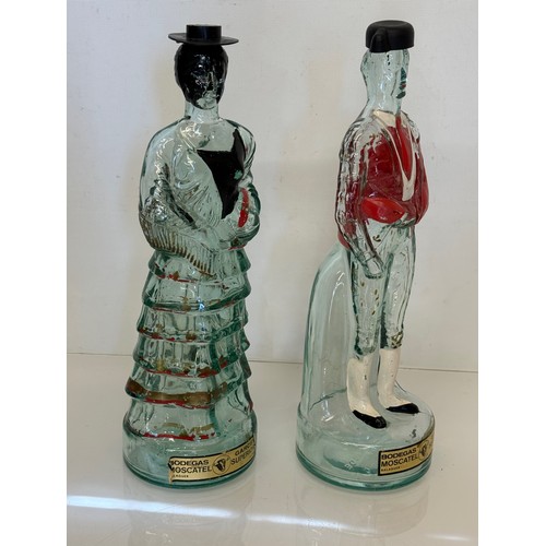 407 - Kitsch mid century glass ware, a pair of Bodegas Superior traditional Spanish figure bottles. Each 3... 