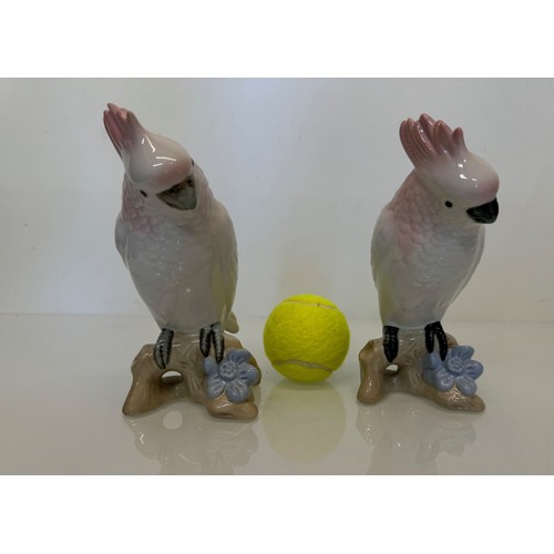 408 - Two Royal Dux porcelain figurines of Cockatoo’s. 18 cm tall.

This lot is available for in-house shi... 