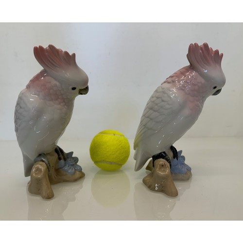 408 - Two Royal Dux porcelain figurines of Cockatoo’s. 18 cm tall.

This lot is available for in-house shi... 