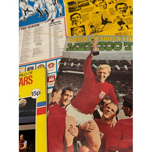 95 - An Airfix kit of football figures together with Football and Olympics ephemera.

This lot is availab... 