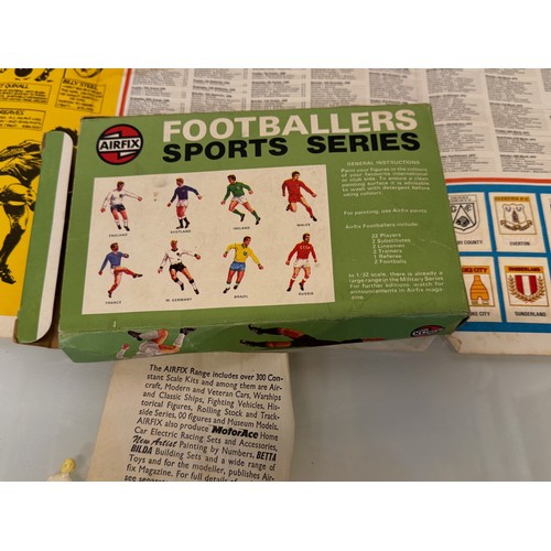 95 - An Airfix kit of football figures together with Football and Olympics ephemera.

This lot is availab... 