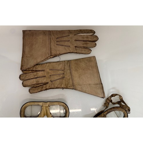 33 - Militaria, RAF, WWII, three pairs of military flying goggles and a pair of leather gauntlets.

This ... 