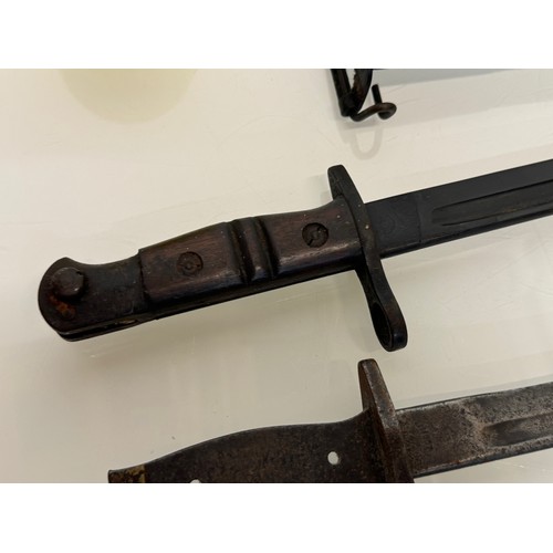 35 - Militaria, US Remington bayonet from WWI with scabbard a Wilkinson British bayonet and another.

Thi... 