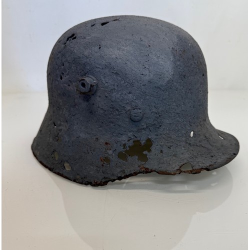 36 - Militaria WWI, German helmet WWI. Size 54 -58

This lot is available for in-house shipping