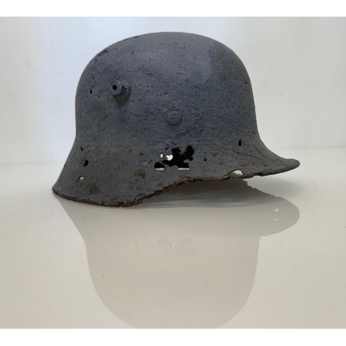 36 - Militaria WWI, German helmet WWI. Size 54 -58

This lot is available for in-house shipping