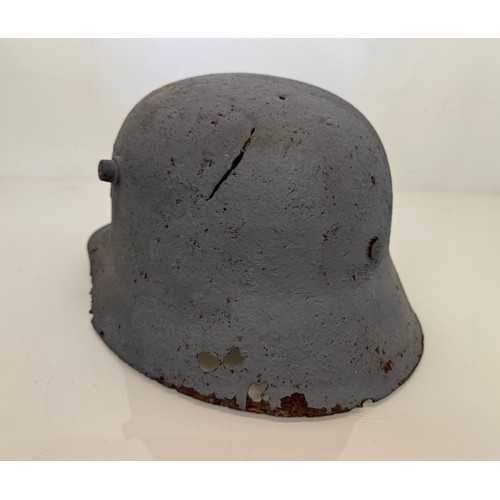 36 - Militaria WWI, German helmet WWI. Size 54 -58

This lot is available for in-house shipping