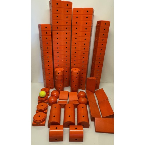 40 - Toys, German designer building blocks, good quantity of orange plastic large scale construction bric... 