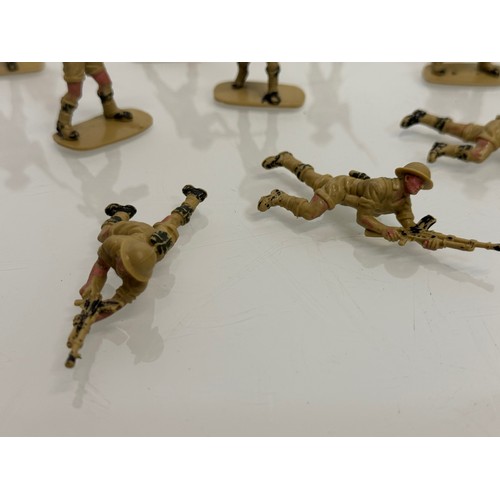 59 - Toys, Military , British 8th Army, Matchbox, a collection of British soldier figures.

This lot is a... 