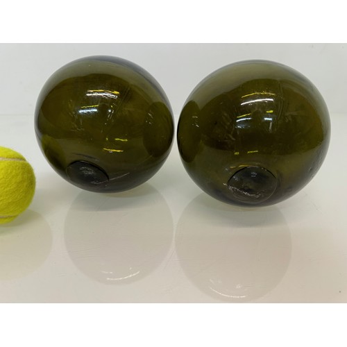 122 - Green glass hand blown fishing net floats 14 cm in diameter.

This lot is available for in-house shi... 