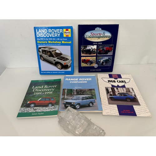 124 - Automobilia, books on Range Rovers and Land Rover Discovery and MG and more, a manual and a glass La... 