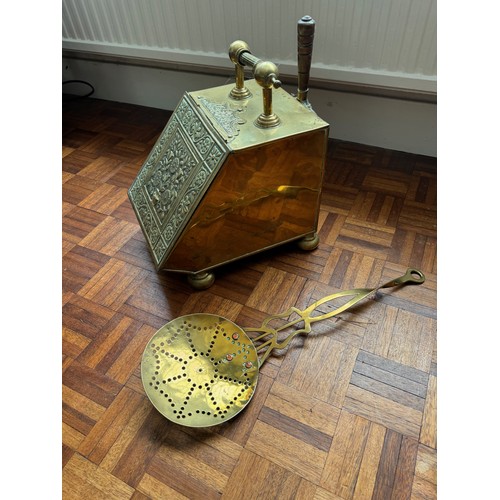 132 - Fire side brass ware and a pedodium.40 cm x 29 cm high  x 28 cm wide

This lot is collection only