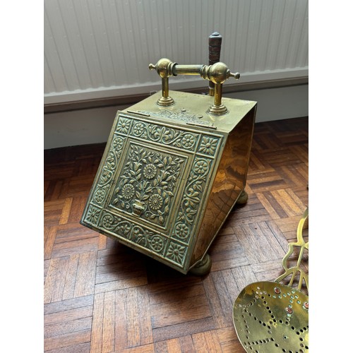 132 - Fire side brass ware and a pedodium.40 cm x 29 cm high  x 28 cm wide

This lot is collection only