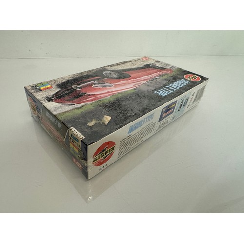 219 - Toys, model kits, Airfix, motor cars, two unmade boxed model kits for Jaguar E Type motor cars.

Thi... 