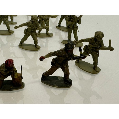 224 - Toys, Military , British Army, Matchbox, Paratroopers, a collection of British Airbourne soldier fig... 