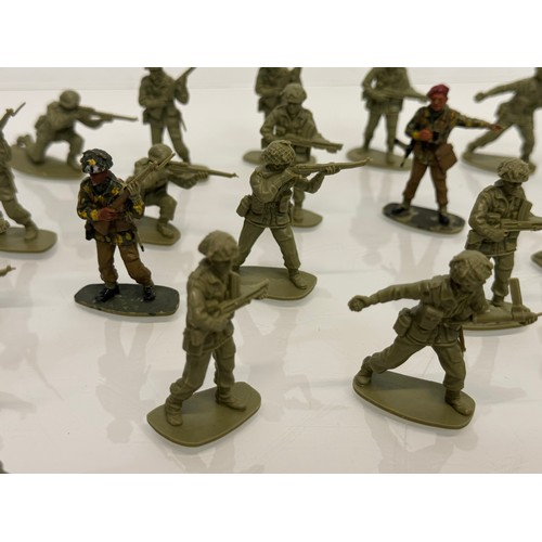 224 - Toys, Military , British Army, Matchbox, Paratroopers, a collection of British Airbourne soldier fig... 