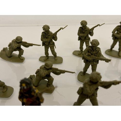 224 - Toys, Military , British Army, Matchbox, Paratroopers, a collection of British Airbourne soldier fig... 