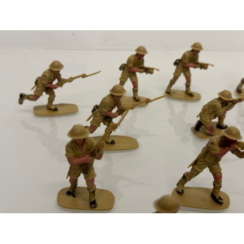 225 - Toys, Military , British 8th Army, Matchbox, a collection of British soldier figures.

This lot is a... 