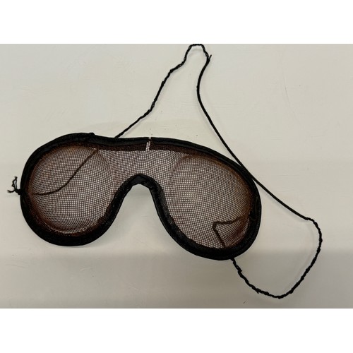 359 - Pair of Edwardian motoring or cycling goggles.

This lot is available for in-house shipping