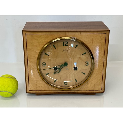 16 - Mid century Smiths mantle clock.

This lot is available for in-house shipping